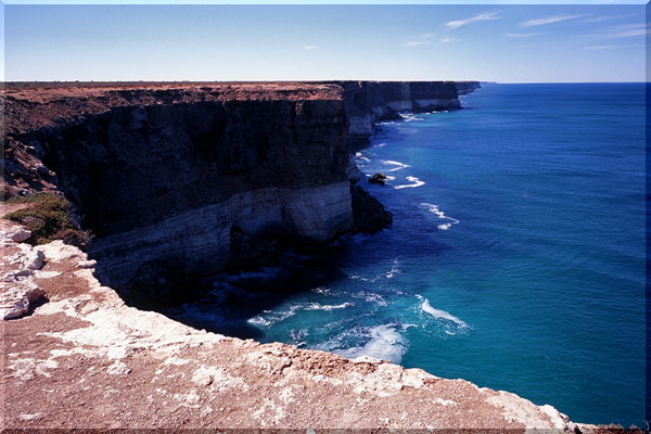 �u���_�N���t�̑�f�R Bunda Cliffs