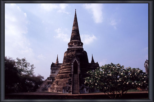  bgEvEV[ETybg Wat Phra Si Sanphet 